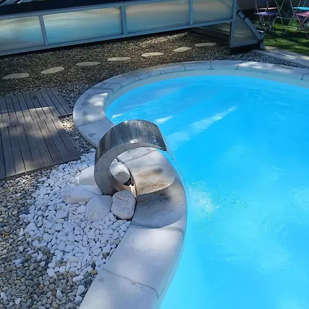 Moderne Avec Piscine Privee Pres De 15 M² *